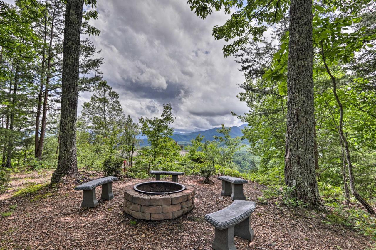 Gatlinburg Escape With Hot Tub, Deck And Mtn View Villa Exterior foto